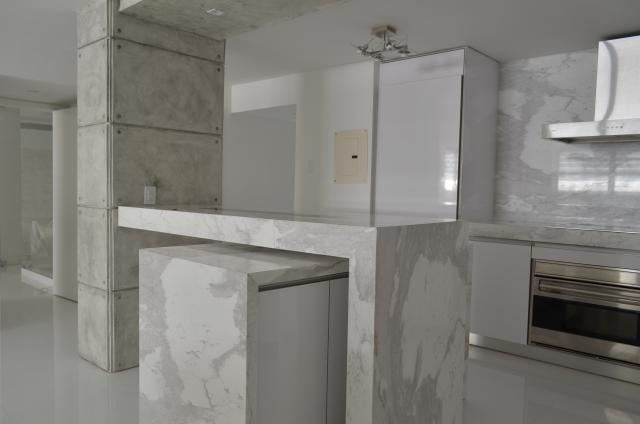 white kitchen 1